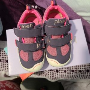 Plae Gym shoes for girls size 8